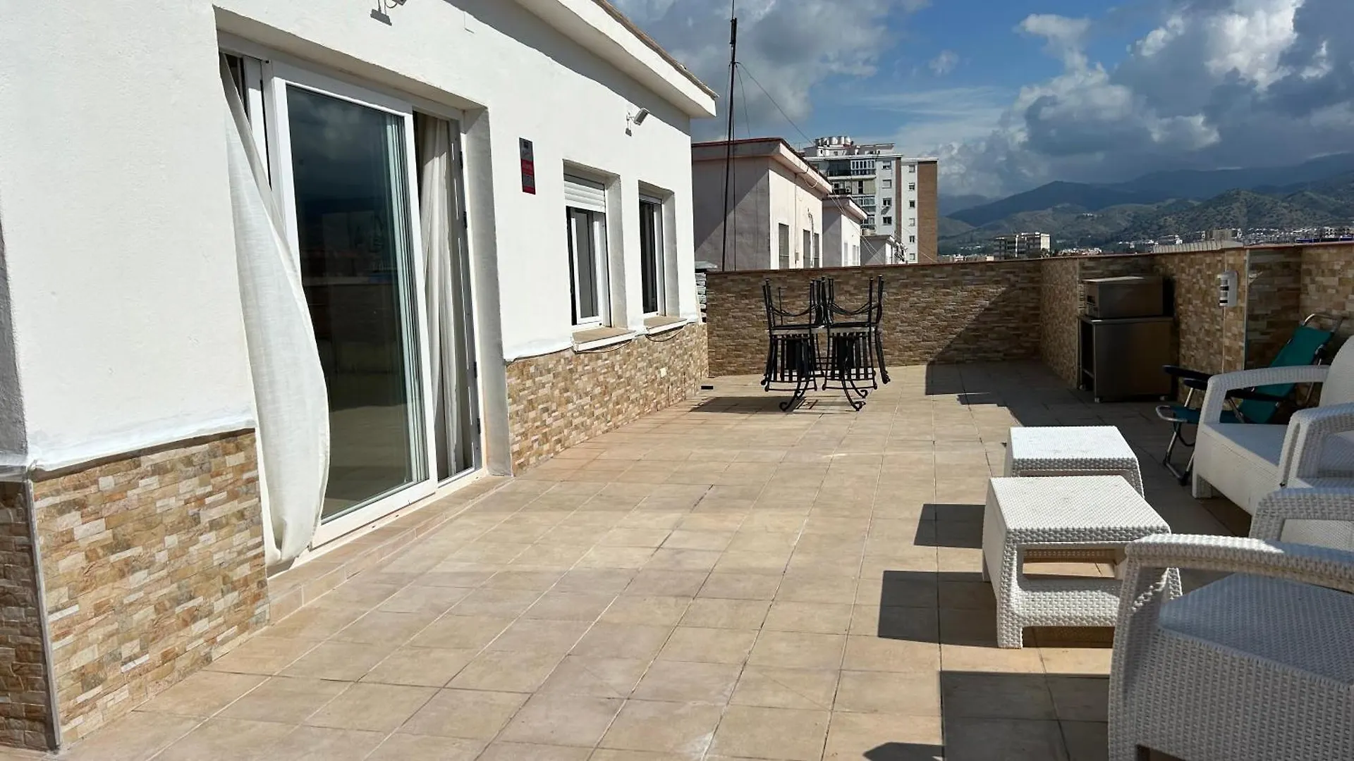 Rascacielos Atico Suites Malaga