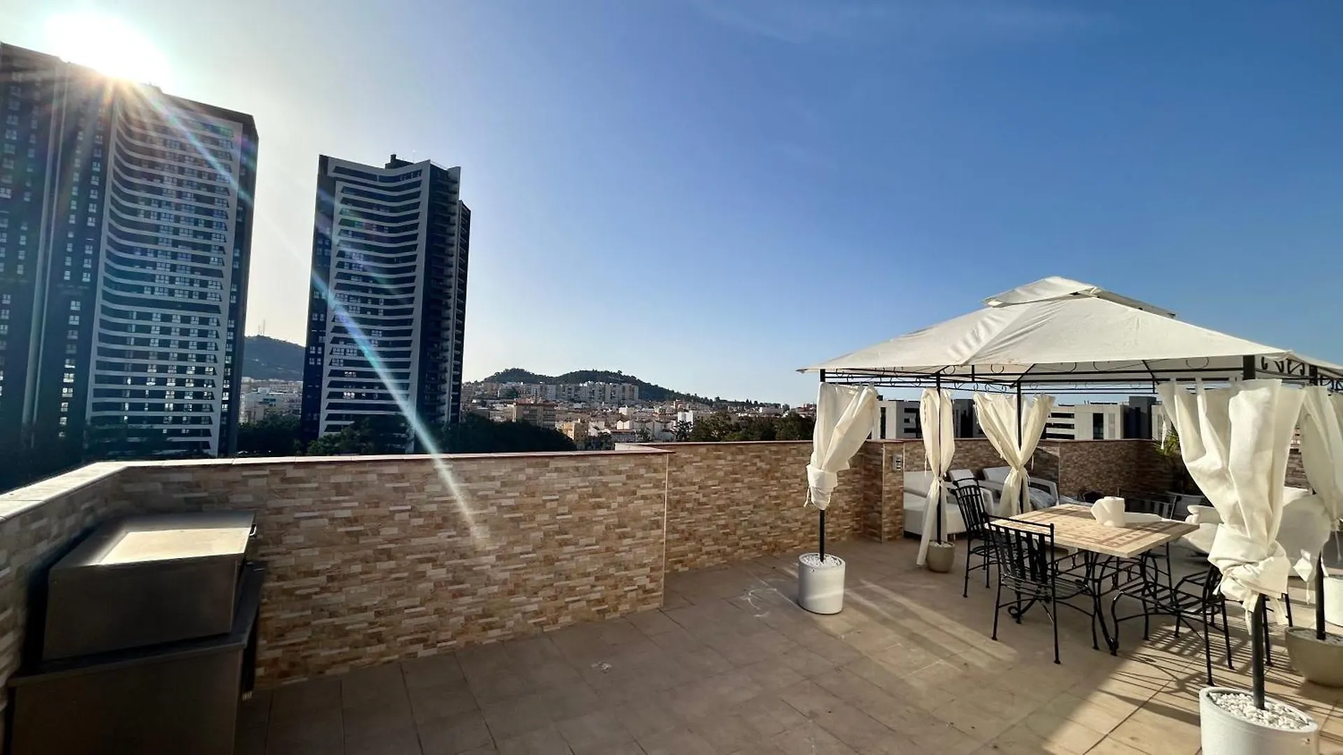 Rascacielos Atico Suites Malaga